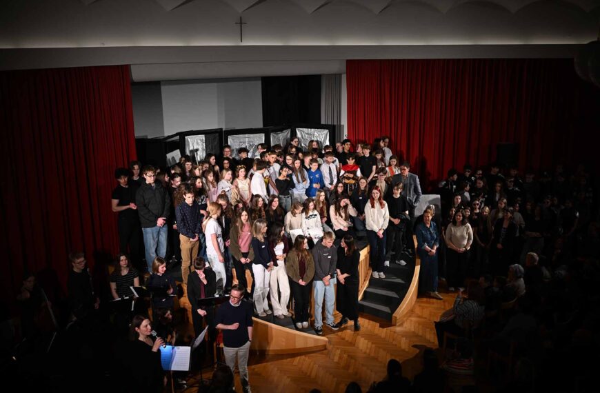 Theaterprojekt: Eine spannende Reise durch die Zeiten  